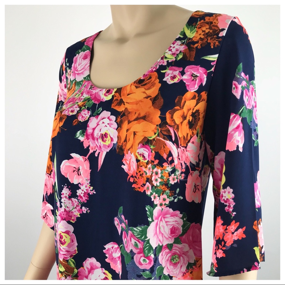 Floral Angel Sleeve Scoop Neck V-Back Shift Dress - Picture 7 of 8